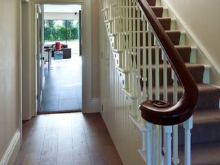 Extension with silicon-jointed glazing brings the outside in to this restored Victorian house, Des Ewing Residential Architects Des Ewing Residential Architects Modern corridor, hallway & stairs