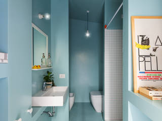 Batipin flat: Piccolo monolocale di 28 mq, studio wok studio wok Modern Bathroom