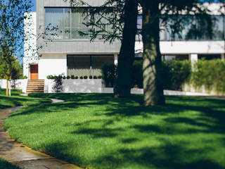 Flat-roofed split-level contemporary home, Des Ewing Residential Architects Des Ewing Residential Architects Casas modernas