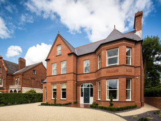 New build replica home set in conservation area, Des Ewing Residential Architects Des Ewing Residential Architects Будинки