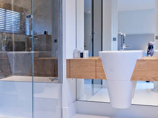 Private residence, CioMé CioMé Minimalist style bathroom