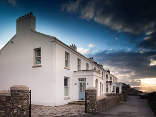 New dwelling added to row of fisherman's cottages, Des Ewing Residential Architects Des Ewing Residential Architects Будинки