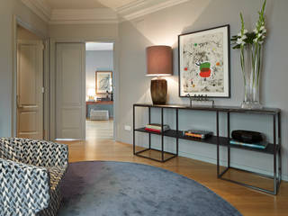 Colorido Ático con Hermosas Vistas a la Ciudad de Barcelona, Molins Design Molins Design Classic corridor, hallway & stairs