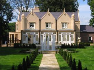 Private gothic mansion fully restored with new garden room to terrace, brick built courtyard and grand entrance gates, Des Ewing Residential Architects Des Ewing Residential Architects Rumah Gaya Country