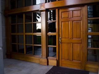 PUERTAS DE MADERA DE LENGA, Ignisterra S.A. Ignisterra S.A. Окна и двери в классическом стиле Дерево Эффект древесины