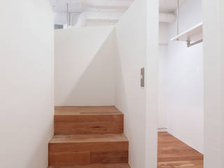DIP-箱の中に箱がある47m²のワンルーム, 株式会社ブルースタジオ 株式会社ブルースタジオ Modern corridor, hallway & stairs