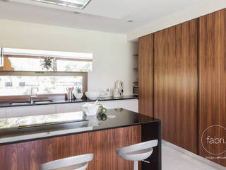 Small is the new big, FABRI FABRI Modern Kitchen Wood effect