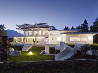Villa in collina, Mangodesign Mangodesign Casas modernas: Ideas, diseños y decoración