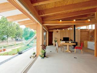 BEAT HOUSE, KAZ建築研究室 KAZ建築研究室 オリジナルデザインの リビング 木 木目調