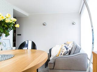 Mieszkanie dla dwojga, Denika Denika Salas de estilo moderno Madera maciza Multicolor