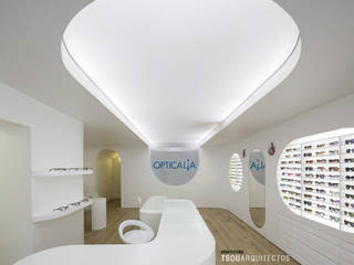 Opticalia - Lousada, LIA - LOJA DE ILUMINAÇÃO LIA - LOJA DE ILUMINAÇÃO Espacios comerciales