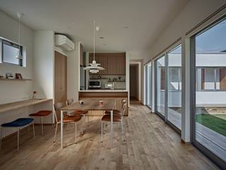 T字の家, toki Architect design office toki Architect design office Moderne Esszimmer Holz Holznachbildung