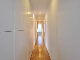 UHR-HOUSE, 門一級建築士事務所 門一級建築士事務所 Modern Corridor, Hallway and Staircase Wood Wood effect