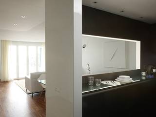 Apartamento Sitges - Barcelona 2013, DELATORRE-HAUSMANN INTERIORISTAS DELATORRE-HAUSMANN INTERIORISTAS ห้องครัว