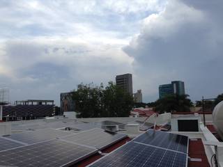 Proyecto de 5.94 kW en Zapopan, PROYENER PROYENER 모던스타일 주택