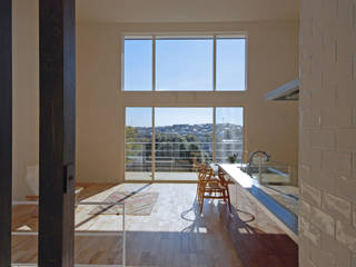 眺望の箱, ＳＵＲ都市建築事務所 ＳＵＲ都市建築事務所 Modern living room ٹھوس لکڑی Multicolored