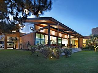 CASA DO SOL, David Guerra Arquitetura e Interiores David Guerra Arquitetura e Interiores บ้านและที่อยู่อาศัย