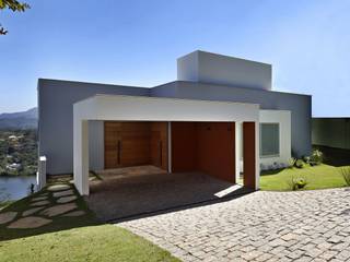 CASA DO LAGO, David Guerra Arquitetura e Interiores David Guerra Arquitetura e Interiores บ้านและที่อยู่อาศัย