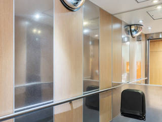 Exemple de rénovation d'une cabine d'ascenseur en maison de retraite, Entreprise SORECA Entreprise SORECA Couloir, entrée, escaliers modernes