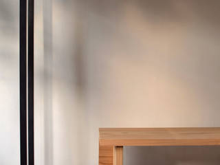 TV shelf (Custom-made), ROIRO (ロイロ 株式会社) ROIRO (ロイロ 株式会社) インダストリアルデザインの リビング 木 ブラウン