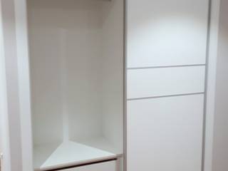 Armarios lacados en blanco, Almacén de Carpintería Gómez Almacén de Carpintería Gómez Minimalist bedroom