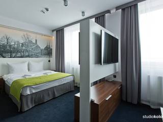 APARTAMENT W HOTELU TERMINAL WE WROCŁAWIU., STUDIO KOLOROVA STUDIO KOLOROVA Ruang Komersial