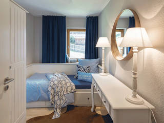 Ferienwohnung abnoba mons, Lenzkirch, Homemate GmbH Homemate GmbH Country style bedroom Wood Blue