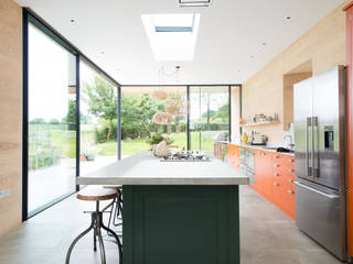 A Perfect Colourful and Vibrant Kitchen with Island, Craigie Woodworks Craigie Woodworks Cocinas modernas Madera maciza Multicolor