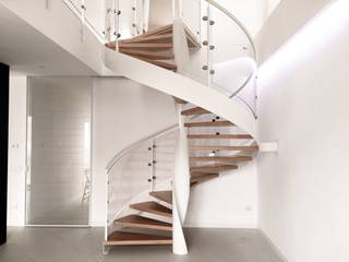 #VLD - ristrutturazione villino, M16 architetti M16 architetti Modern Corridor, Hallway and Staircase