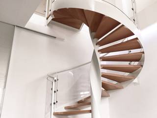 #VLD - ristrutturazione villino, M16 architetti M16 architetti Modern corridor, hallway & stairs