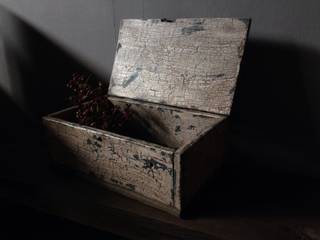 Mountain Hut Box, calima calima Ruang Ganti Gaya Eklektik Kayu Wood effect