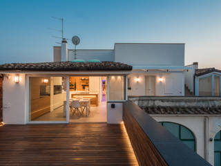 Attico 149, Mario Ferrara Mario Ferrara Moderne balkons, veranda's en terrassen