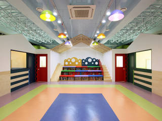 WINDSOR ROYAL SCHOOL, HJL STUDIO HJL STUDIO Scandinavian style nursery/kids room MDF