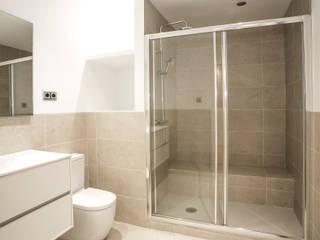 Reforma integral en calle Pallars de Barcelona, Grupo Inventia Grupo Inventia Modern bathroom Tiles