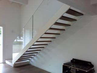Nuova scala con doppio cosciale, Ideal Ferro snc Ideal Ferro snc Modern corridor, hallway & stairs Iron/Steel