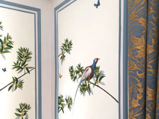 The renovation of Chambre Royale with Hand painted Wallpaper, Snijder&CO Snijder&CO Espacios comerciales Beige
