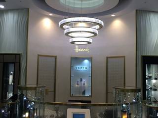 Harrods fine watch store at Heathrow Airport, Classical Chandeliers Classical Chandeliers Espacios comerciales