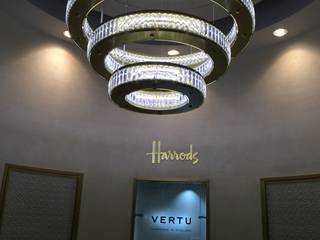Harrods fine watch store at Heathrow Airport, Classical Chandeliers Classical Chandeliers Spazi commerciali