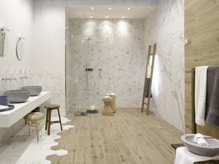 Badkamer met detailering in de betegeling Sani-bouw Moderne badkamers Tegels badkamer,houtlooktegel,zeskantige tegels