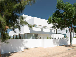 Cinco Terraços e um Jardim, Corpo Atelier Corpo Atelier Casas modernas Branco