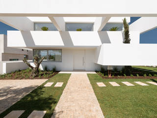 Cinco Terraços e um Jardim, Corpo Atelier Corpo Atelier Casas modernas Branco