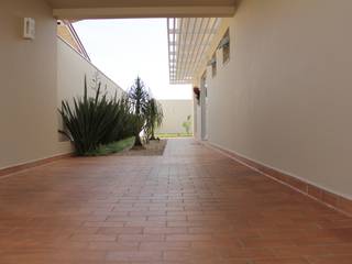 Casa TM , Lozí - Projeto e Obra Lozí - Projeto e Obra Minimalist corridor, hallway & stairs