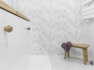 Mała łazienka o dużych możliwościach, IDEALS . Marta Jaślan Interiors IDEALS . Marta Jaślan Interiors Scandinavian style bathroom