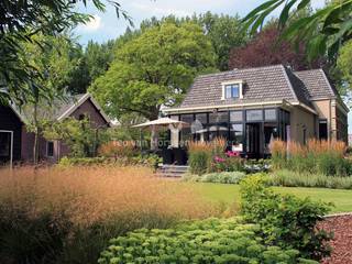 Statige, landelijke tuin bij monumentale villa, Teo van Horssen Hoveniers Teo van Horssen Hoveniers Landelijke tuinen