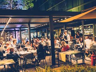 KEDRY al Ristorante MERVILLE di Jesolo, KE Outdoor Design KE Outdoor Design Anexos de estilo minimalista