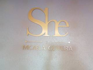 She By Micaela Oliveira, Lili Miranda-Designer de Interiores Lili Miranda-Designer de Interiores Modern study/office