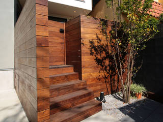 ウッドテラスの家・WOOD TERRACE HOUSE, 大坪和朗建築設計事務所 Kazuro Otsubo Architects 大坪和朗建築設計事務所 Kazuro Otsubo Architects Modern Houses Wood Wood effect
