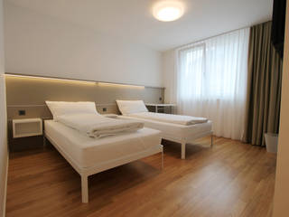 Contract - Camere Hotel Flawil, Svizzera, iCarraro iCarraro Industrial style bedroom Aluminium/Zinc