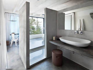Villa in Grecia, Personal Factory Personal Factory Mediterranean style bathrooms Grey