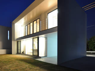 NKZT-HOUSE IN NANJO, 門一級建築士事務所 門一級建築士事務所 Modern houses Concrete White